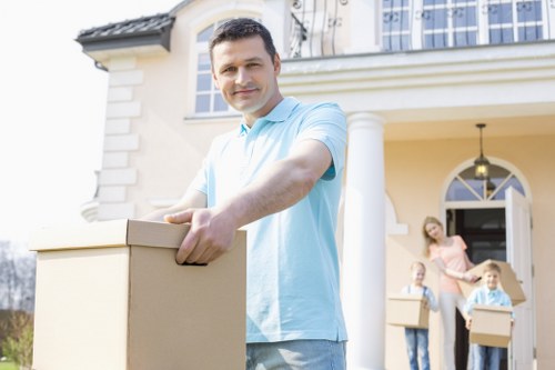 Team organizing a business relocation in Crystalpalace